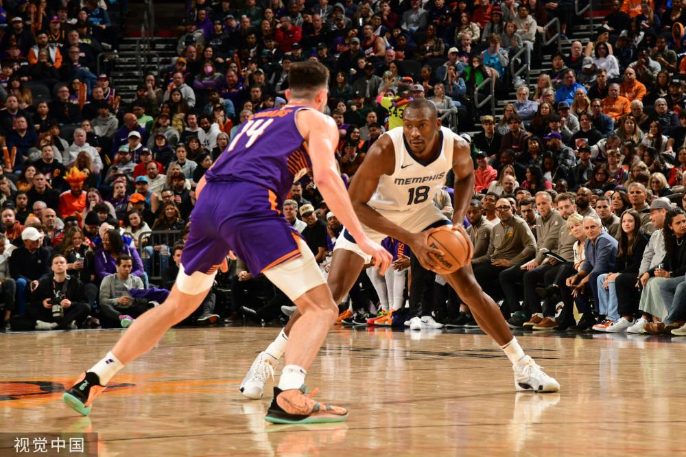 他在赛后采 他在赛后采